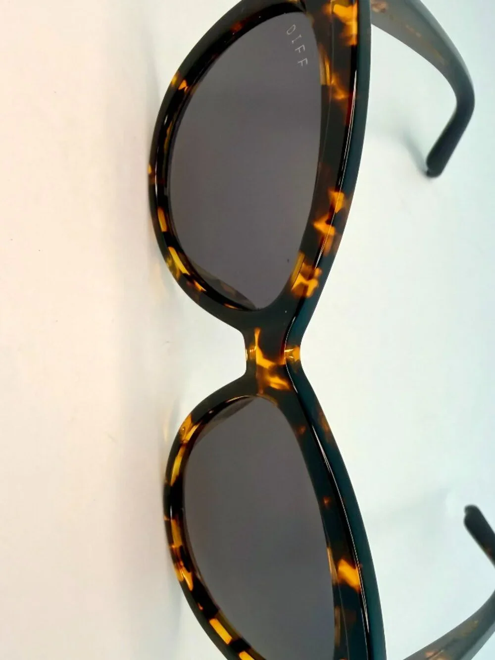 DIFF x Marilyn Monroe | Tortoise Cat Eye Sunglasses + Case Cloth